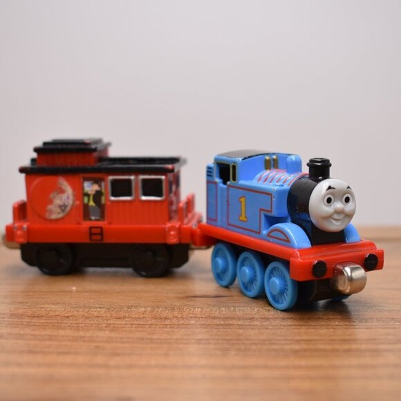 Thomas w/ Sir Topham Hatt's Musical Caboose Diecast Trains Thomas & Friends 2010 - Picture 1 of 9